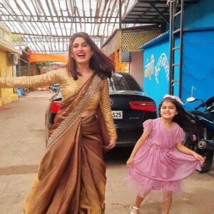 Riyanka Chanda Instagram - Meethi ne sikhaye Sushma bua ko #saami ke steps 😅🤣
Dekhte rahiye #anokhabandhan shaam 7 baje sirf @dangal_tv_channel par