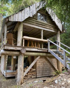 Roan Curtis Instagram - Cabin coming out of hibernation, we are nature girls again 🐿️