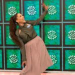 Robin Thede Instagram - I’m playing Celebrity Wheel of Fortune tonight and it’s Pat Sajak’s last episode of celebrity wheel ever! 😢 It’s not my fault! I didn’t make him retire!… or did I? Tune in tonight at 8pm to find out and see me play for an amazing charity @girlsinc! Shoutout to my amazing game mates @neildegrassetyson @mrtonyhale!