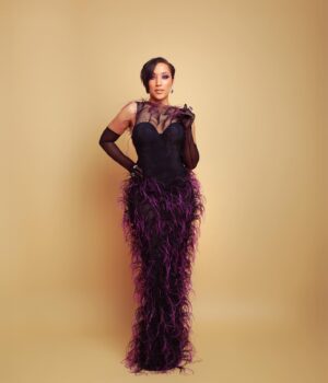 Robin Thede Instagram - Host with the most (feathers)! Thank you to @aurorajames and @emmagrede for inviting me to emcee the incredible @15percentpledge Gala last night! Honored to be a small part of such an epic evening. If you can, please consider supporting this fantastic organization!

Styling: @bryonjavar 
👗 @hanifaofficial 
💎 @kallatijewelry 
💇🏽‍♀️ @larryjarahsims 
💄 @jennbennettmakeup 
📸 @tyrenredd