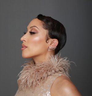 Robin Thede Instagram - An OUTSTANDING night at the @naacpimageawards celebrating so many talented folks plus our @ablackladysketchshow win!! ✨ I loved everything about this Josephine Baker inspired look!!

Styling: @bryonjavar 
👗 @sebastiangunawanofficial 
👠 @lesilla 
💎 @grazielagems 
💇🏽‍♀️ @hair4kicks 
💄 @jennbennettmakeup 
📷 @tyrenredd