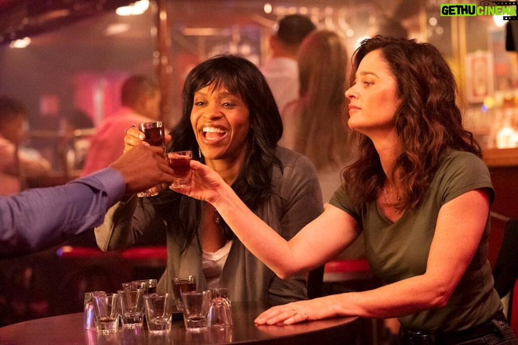 Robin Tunney Instagram - I encourage everyone to drink while watching #thefix tonight at 10/9 central. It’s even more fun with alcohol.