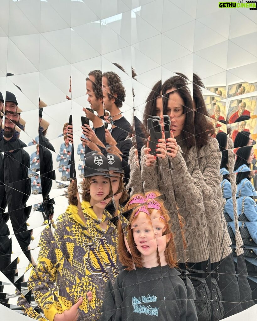 Robin Tunney Instagram - #frieze thank you @pierogolia for being so excellent and to Colette and Oscar for not breaking anything.