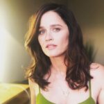 Robin Tunney Instagram - I wore a green bathing suit on @busytonighttv because I wanted it for our trip to Hawaii but I could not justify it unless it was for work! I wore a bathing suit on television hoping it would pass as a shirt. Nobody said anything so.... #thefixabc #shoppinglogic #aminuts