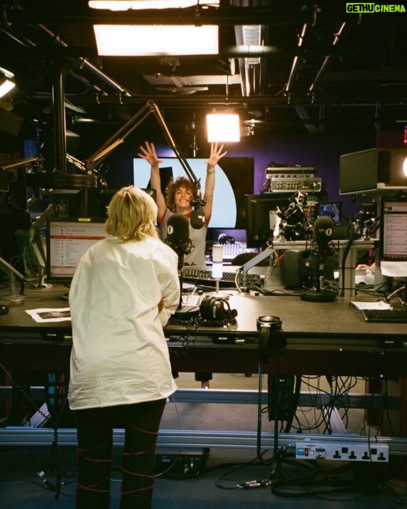 Robyn Instagram - It was special to talk to @anniemacmanus and pick some tunes on one of her last shows ever on @bbcradio1 this week. I salut you Annie! Thank you for playing my music and the lovely chats over the years. May you find relaxation soon :) Photo by @hannahtw and @ssion_official