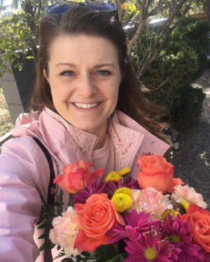 Robyn Brown Instagram - I took a chance and ran to @sutcliffefloral early in the morning in my yoga pants and yesterday’s makeup (something I never do) to get some birthday flowers for someone special.  They were so wonderful and quickly put together this beautiful bouquet for me- and never lifted an eyebrow at my unkempt appearance.  Thank you ladies!  I will be a repeat customer. 💐