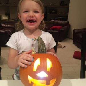 Robyn Brown Instagram - Be a deer and have a Happy Halloween!  #ilovebeingamom #halloween2018 #kidfun #pumpkincarving #adorable #ilovethemsomuch