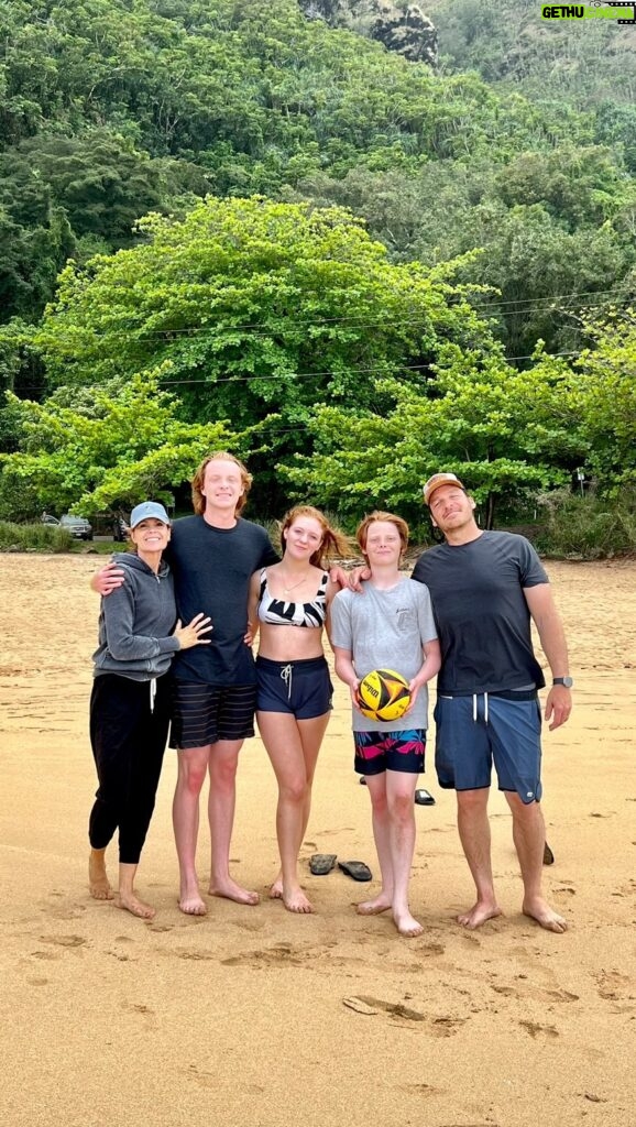 Robyn Lively Instagram - Remembering Kauai! Take me back! I cherish these family trips :) Hope you enjoy some fun highlights! ☀️🏝️💕 #kauai #family #familytrips #sheratonkauaicoconutbeach #sheratonkauaicoconutbeachpartnership