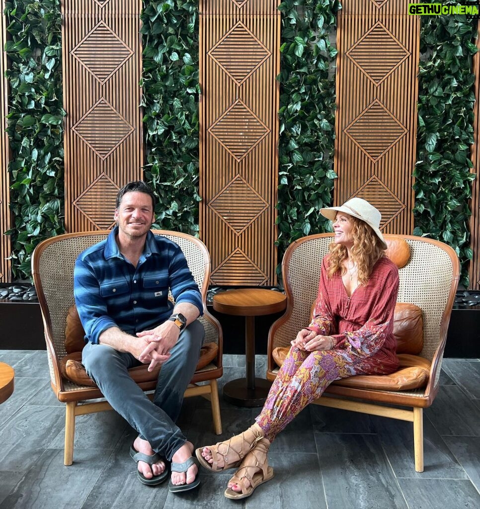Robyn Lively Instagram - How does it get better than #kauai ?! Having the best time and loved our stay @sheratonkauaicoconutbeach! Epic luau, and the staff went above and beyond to make our stay super special! The virgin pina coladas are a must! Best we’ve ever had! Mahalo! 🌸 #sheratonkauaicoconutbeach #sheratonkauaicoconutbeachpartnership #luaukahikina