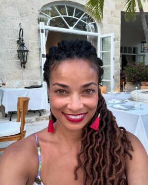 Rochelle Aytes Instagram - I’m more than a little late with this post but…What a Birthday Month I had! 
Thank you to everyone who came out to celebrate with me. To @djjonquick for always coming through! Also bumped into the amazingly talented @vanessabellcalloway ❤️#thevictoriahotelnyc 
I got to see so many loved ones while on my 3 week May Vacation! #NYC #HarlemBorn #Turks and Caicos