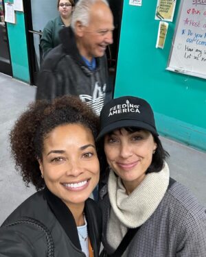 Rochelle Aytes Instagram - ♥️Food brings people together. ♥️This holiday season, help families facing hunger bring meals home. Yesterday I joined @FeedingAmerica and @sfcla to help distribute food items to local community members in preparation for the holidays. We distributed over 160 boxes of fresh vegetables, hot meals, treats and even some flowers (to give a little love and sunshine🌞) to families, individuals and students in need. Please consider joining the movement to help end hunger at feedingamerica.org/holiday. I’m so grateful to be a part of this beautiful community of people!  @emilytosta @constancezimmer @seekellymccreary to name a few. ☺️