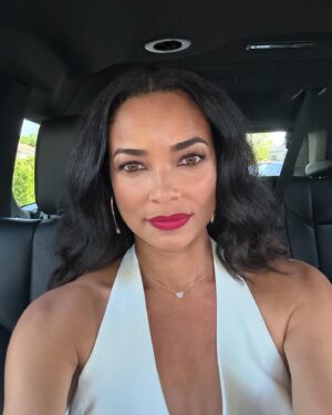 Rochelle Aytes Instagram - Whoooo!! It’s  hard work getting ready for events! Thank you to my awesome hair and makeup team for getting me Red Carpet Ready! 💃🏽 #CBSFallRevealParty
 ♥️ Hair by beautyxsophierose 
  Makeup by @rockinbrows 💋