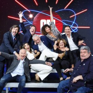 Rocío Madrid Instagram - Mañana a las 22.50 h os esperamos en @telecincoes .
Un reencuentro que por lo poco que he visto va a ser muy emocionante, divertido y nostálgico. 
Fueron 8 años de un programa transgresor, atrevido y único que hizo historia en la tv en este país.
Yo tuve el honor de formar parte de él y están siendo unos días muy emotivos para mi 🥹.
Os espero a todxs.
Gracias @marcjuancomunicacion para @benitosantosoficial por hacerme brillar literalmente 🌟🤗.
Fotos fantásticas como siempre by @joseirun_fotografia ❤️.