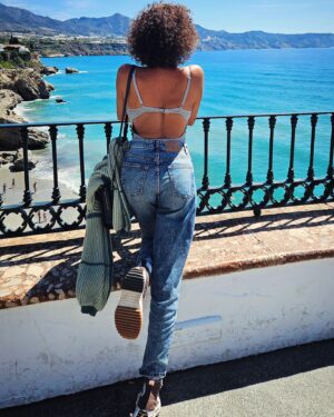 Rocío Madrid Instagram - Para mi las amigas son diosas de las que aprendo a diario,son inspiración constante.
Un lugar seguro donde ser yo 100% y reír a tope. 
Las amigas son sagradas. 
Las mujeres unidas somos invencibles.
❤️