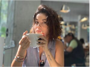 Rocío Verdejo Instagram - Uno, dos … los necesarios pero todos los días…. Si no, no existo #sincafenohayparaiso