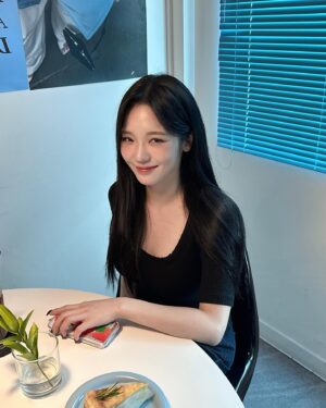 Roh Ji-sun Instagram - 🩵