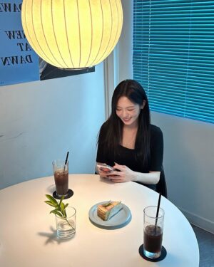 Roh Ji-sun Instagram - 🩵