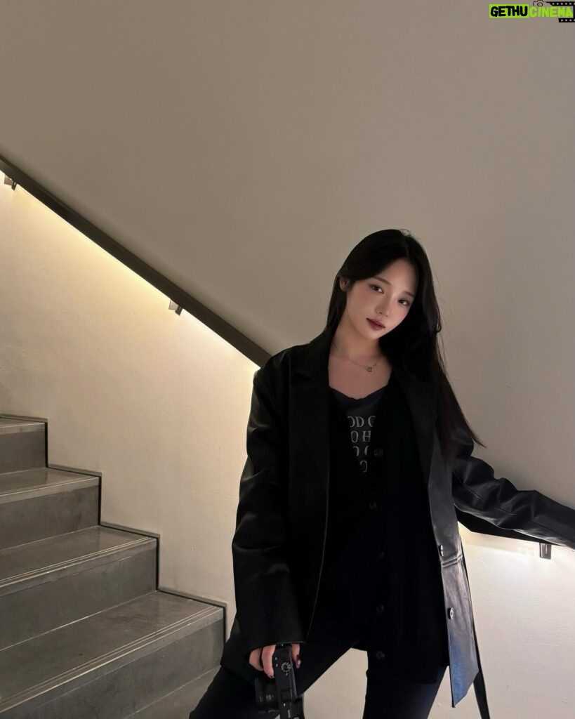 Roh Ji-sun Instagram - 쉬는 날에는 열심히 돌아다니기🏃🏻‍♀️🏃🏻‍♀️