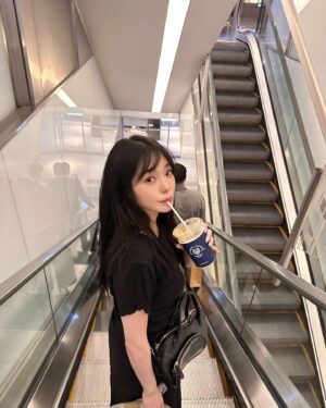 Roh Ji-sun Instagram - 마트 다녀오셨어요?