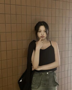 Roh Ji-sun Instagram - 엄청 커다란 모기가 나의 팔을 물었어!