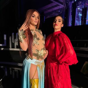 Roko Instagram - Gala3 •LA MEJOR GENERACIÓN•🔥🔥🔥

1. Streamer   Vinilo   Cassette 
2. Los mejores 💟💟💟
3. Bombones 
4. Divas buscando la luz buena 😂
5. Melodía y servidora 
6. El pack completo 

Lookazo @luciacanonovias 
Pelu @cristina.caparrospedrosa 
Maqui @juana_navarro_1 

#tupidealuniversoyseteconcederá #tv #television #cantante #interprete #musica #humor 
@telecincoes @gestmusic @mediasetcom