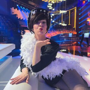 Roko Instagram - Gracias a todos por vuestros mensajes bonitos. 
Mi homenaje de corazón a una de las artistas que más ha dado por el teatro, el cine y la música en este país. Nuestra chica yeyé, Concha Velasco. 
Gracias siempre @tucaramesuena @gestmusic @antena3com por seguir dejándome sacar ropa del baúl y jugar a ser otr@s por un ratico. 
Se avecina temporada potente. 
#tucaramesuena #tcms