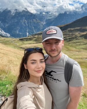 Roksana Janiszewska Instagram - The climb was worth the views ⛰ @mattgibbs95