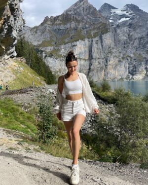 Roksana Janiszewska Instagram - Most beautiful lake! One of my favourite places in Switzerland! 🇨🇭 Lake Oeschinensee 🚣‍♀️ ☀️