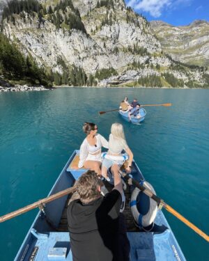 Roksana Janiszewska Instagram - Most beautiful lake! One of my favourite places in Switzerland! 🇨🇭 Lake Oeschinensee 🚣‍♀️ ☀️