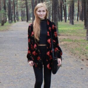 Roksana Janiszewska Instagram - #ad SWIPE FOR A SURPRISE… I feel that some of you see me as a stylish person now which comes with the label of “fashion influencer” but it’s not always been this way 😂 Inspired by @itvxofficial new show “Tell Me Everything” I am back again this week showing you guys some of my teenage starter pack moments and some bad fashion choices. Looking back at my fashion sense and style trends back then is so cringy but it shaped my fashion choices now so I don’t regret it one bit! Hope you guys can laugh at my expense 😂 #TellMeEverything