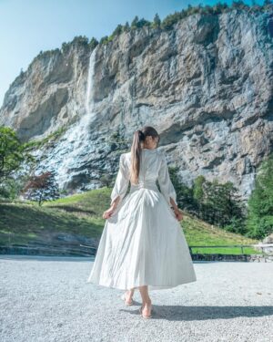Roksana Janiszewska Instagram - Switzerland shenanigans continue… 🇨🇭🐮 Lauterbrunnen is a picturesque village set in a valley of 72 waterfalls. It’s truly a magical place that should be on your bucket list! 🥰 ps. Everyone was asking where this dress is from in my previous post! It’s from @sheinofficial @shein_gb 😍
