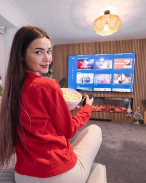 Roksana Janiszewska Instagram - #ad My Christmas break is sorted! 🎄Popcorn, hot chocolate and @itvxofficial ! The new streaming service is completely free and has so many new shows and movies! Go check it out! #itvxofficial #itvx