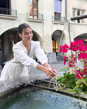 Roksana Janiszewska Instagram - Frolicking around Bern 🏰🇨🇭 little dump from the last few days, just being a wholesome wife 🥰