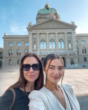 Roksana Janiszewska Instagram - Frolicking around Bern 🏰🇨🇭 little dump from the last few days, just being a wholesome wife 🥰