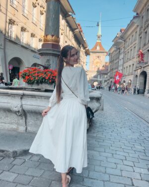 Roksana Janiszewska Instagram - Frolicking around Bern 🏰🇨🇭 little dump from the last few days, just being a wholesome wife 🥰