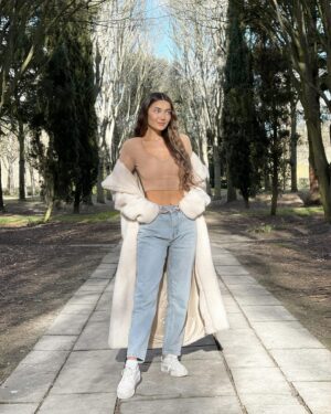 Roksana Janiszewska Instagram - It’s starting to feel like spring ☺️🌸 what’s the weather like where you are right now?