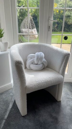 Roksana Janiszewska Instagram - Quick little reupholster project I did with my dad 🪑🔧 No sewing required! 🪡❌ We used long staples to staple down the fabric after removing the old one. Such a quick and cheap way to give an old Facebook marketplace chair a new life! #diy #reupholstered #furniture #boucle #chair