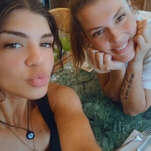 Romana Instagram - Eu e a minha melhor amiga do mundo (filha eu amo te tanto) 🙏 @isiszarcos