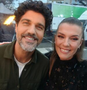 Romana Instagram - E Dia 12-12 na TVI foi a estreia em televisão do meu novo tema VOLTAR ATRÁS!! Dia 22 de dezembro é dia de sair o vídeo clipe e o tema em todas as plataformas digitais. Espero que gostem, com o mesmo amor e verdade que eu pus em cada parte deste tema. Luz e amor para todos!!