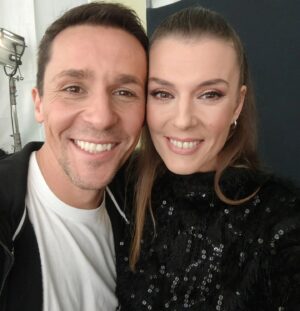 Romana Instagram - E Dia 12-12 na TVI foi a estreia em televisão do meu novo tema VOLTAR ATRÁS!! Dia 22 de dezembro é dia de sair o vídeo clipe e o tema em todas as plataformas digitais. Espero que gostem, com o mesmo amor e verdade que eu pus em cada parte deste tema. Luz e amor para todos!!