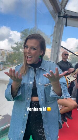 Romana Instagram - A Romana vai estar na última parte do Somos Portugal para dar um mini concerto🤩

Vai querer perder isto? Claro que não, por isso continue desse lado🤍

#somosportugaltvi 
@tvioficial