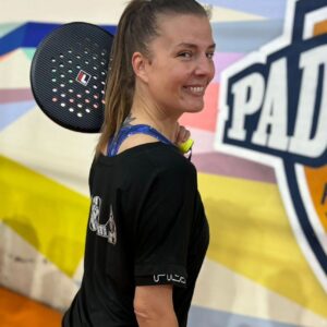 Romana Instagram - O dia começa assim 😃 Acordar cedo, meditar e JOGAR PADEL!!! Mais logo estou no @somosportugaltvi num mini concerto 💪😊 Até já
@filaeurope