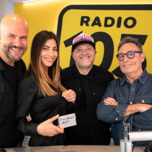 Romina Pierdomenico Instagram - Il mitico Max Pezzali è venuto a trovarci in Radio 🎶🎵🎧🤍#105friends #radio105 @radio105