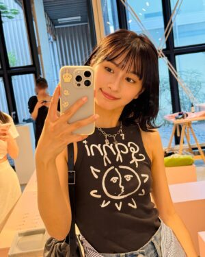 Ron Monroe Instagram - 『POTETE』ジュエリー @potete_potete 

2024 年 5 月 25 日(土)～26 日（日）
POP-UPを開催いたします

会場⌓‿⌓
so1（エスオーワン）
住所：東京都渋谷区神宮前6-14-15

ちなみに　ショートヘにすると、毎日自撮りがやめません。本当に気に入っています。
サングラス 🕶️ @zoff_eyewear