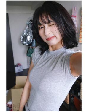 Ron Monroe Instagram - 引っ越し後の整理は本当に時間がかかりますね。

もう引っ越してから10日が経ちましたが、まだ片付けが終わっていません！

毎日、断捨離に取り組んでいます。

これからは買い物をするときにはよく三思而后行！