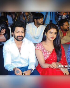 Roopa Koduvayur Instagram - Nag sir u have made our day a memorable one with ur charismatic presence..!! Thanku audience for the response for Mr pregnant trailer 🫃🏻👶🏻we assure u that we gonna deliver a worth watching film on august 18 ..👨‍🍼 
Wearing @bhargavi.amirineni ♥️
#mrpregnant
@srinivasvinjanampati 
@appi.reddy 
@mic_movies 
@ravisajjala 
@abhishekreddy2222 
@nizarshafi 
@sravanbharadwajmusic
@prawinpudi