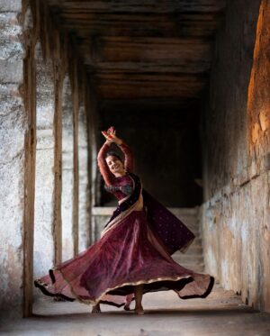Roopa Koduvayur Instagram - Life is full of swirls so y not a twirl..La la la🎶
Pc @m3_foto 
Wearing @maguvabyss 
Jewellery @navkar_boutique 
.
.
.
.
.
.
.
.
.
.
.
.
.
.
.
.
.
.

#twirl #happyme #potrait #fort #sunset #sunsetphotography #roopakoduvayur