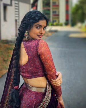 Roopa Koduvayur Instagram - Life is full of swirls so y not a twirl..La la la🎶
Pc @m3_foto 
Wearing @maguvabyss 
Jewellery @navkar_boutique 
.
.
.
.
.
.
.
.
.
.
.
.
.
.
.
.
.
.

#twirl #happyme #potrait #fort #sunset #sunsetphotography #roopakoduvayur
