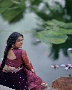 Roopa Koduvayur Instagram - I’m a lover of vintage feels and dusty edits ..!!
pc @m3_foto 📸
Wearing my favourite @maguvabyss ♥️
.
.
.
.
.
.
.
.
.
.
.
.
.
.
.
.
.

#pond #vintage #naturephotography