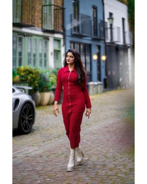 Roopa Koduvayur Instagram - Sometimes I feel that all I need is a 6 month vacation, jus twice a year ..!!🥲
@photosbyjulakanti 
.
.
.
.
.
.
.
.
.
.
.
.
.
.
.
.
.
.
.
.
.
.
.
.
.
.
.
#nottinghill #smile #colorful #nottinghillcarnival  #streetphotography